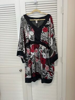 Silhouette Black, White & Red Floral V-Neck Tunic